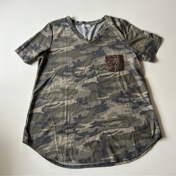 Plus Size Camo T-Shirt with Sequin Pocket - Picture 7 of 9
